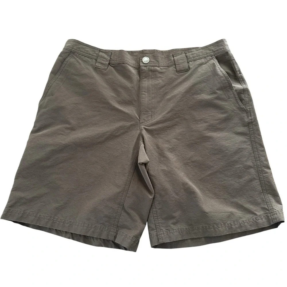 Columbia Mens 36 waist Brown Cargo Shorts 10” Inseam Hiking Camping Active